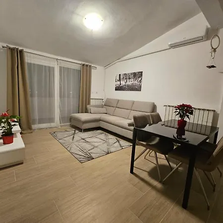 Sara Apartmán Tisno